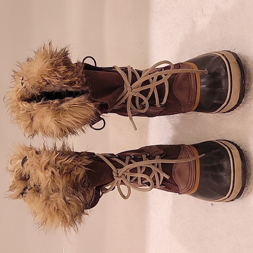 Sorel Faux Fur Winter Boots - Black and Tan